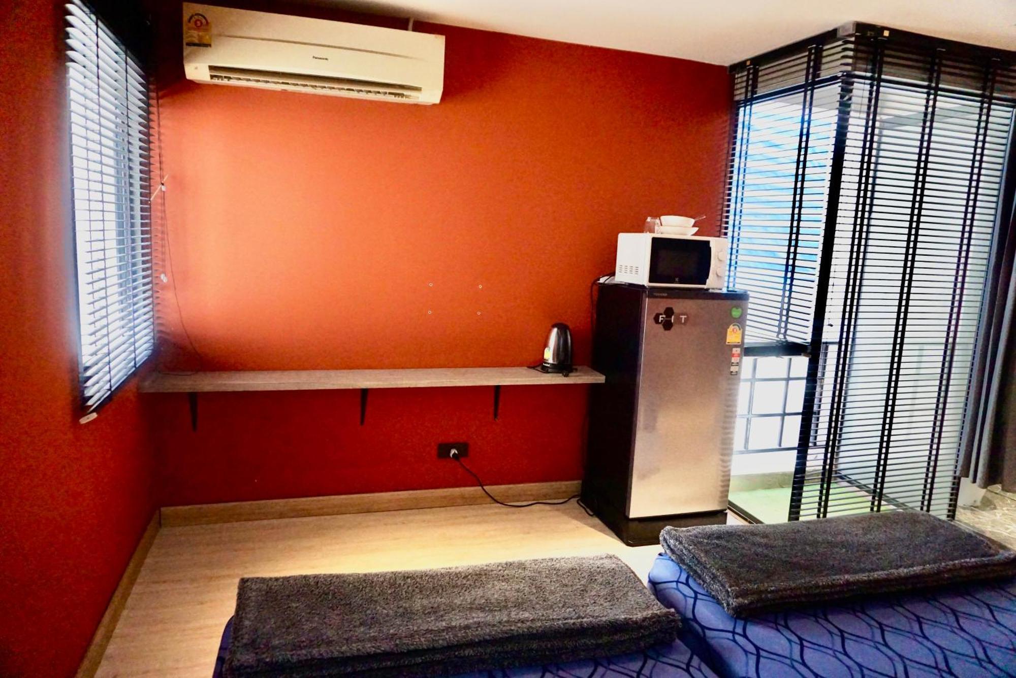 Silom Soi 3 Hash Apartment Hip And Funky With Rooftop View Бангкок Экстерьер фото