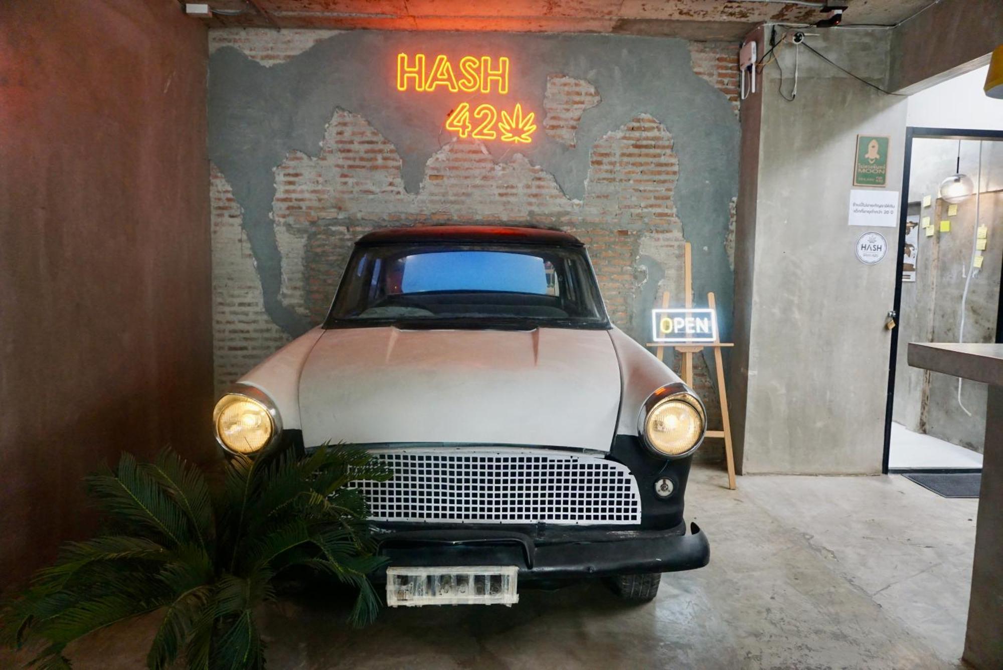 Silom Soi 3 Hash Apartment Hip And Funky With Rooftop View Бангкок Экстерьер фото