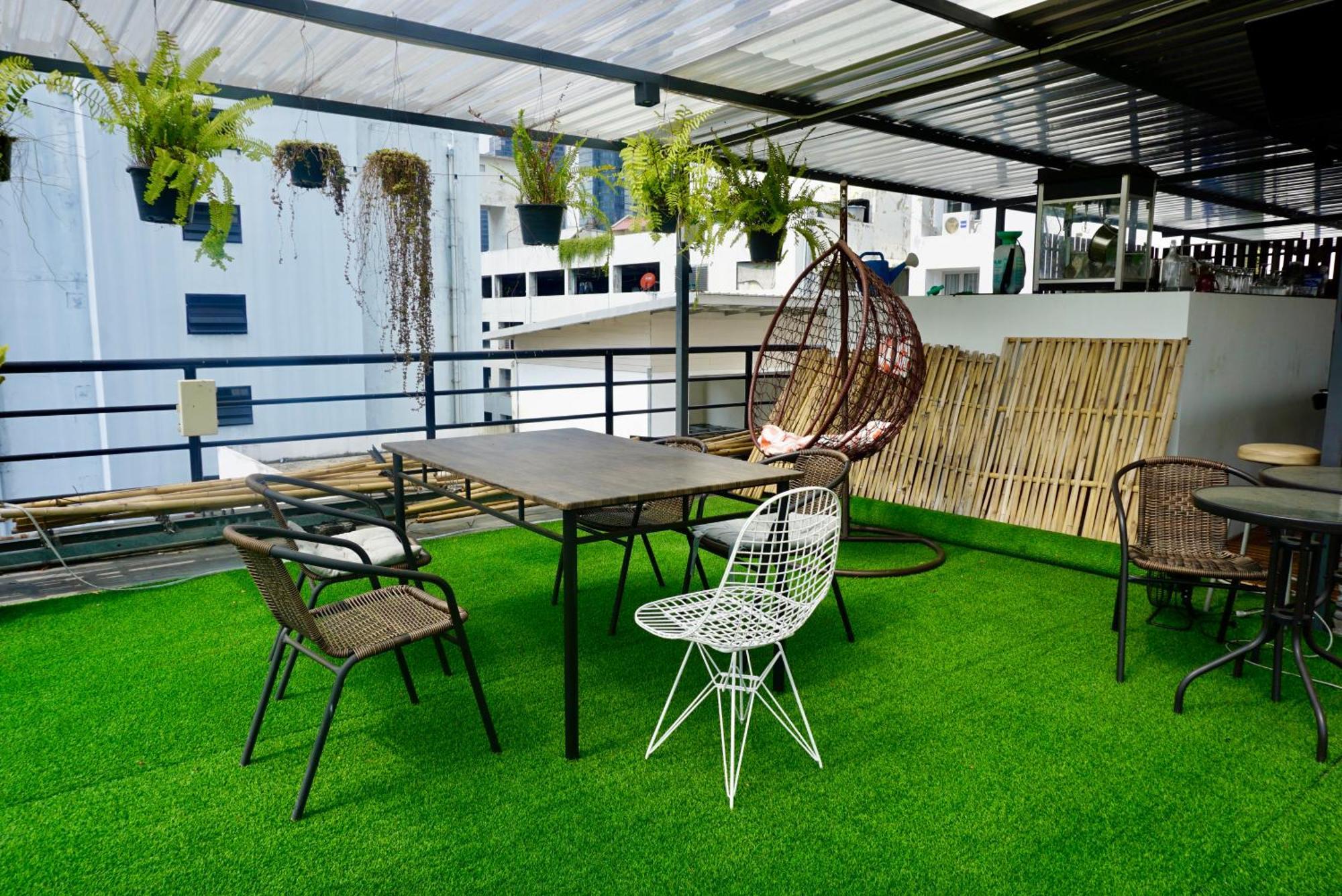 Silom Soi 3 Hash Apartment Hip And Funky With Rooftop View Бангкок Экстерьер фото