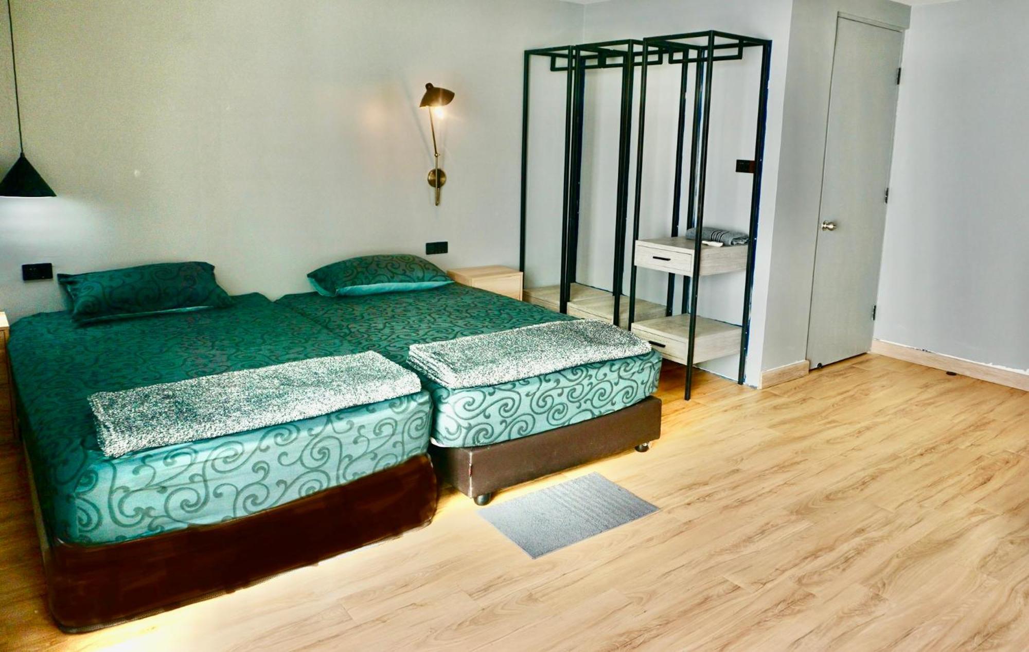 Silom Soi 3 Hash Apartment Hip And Funky With Rooftop View Бангкок Экстерьер фото